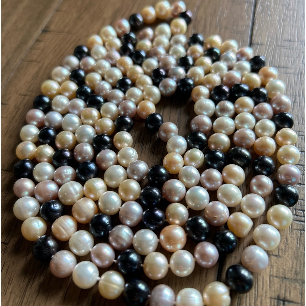 Long multi-color Pearl strand